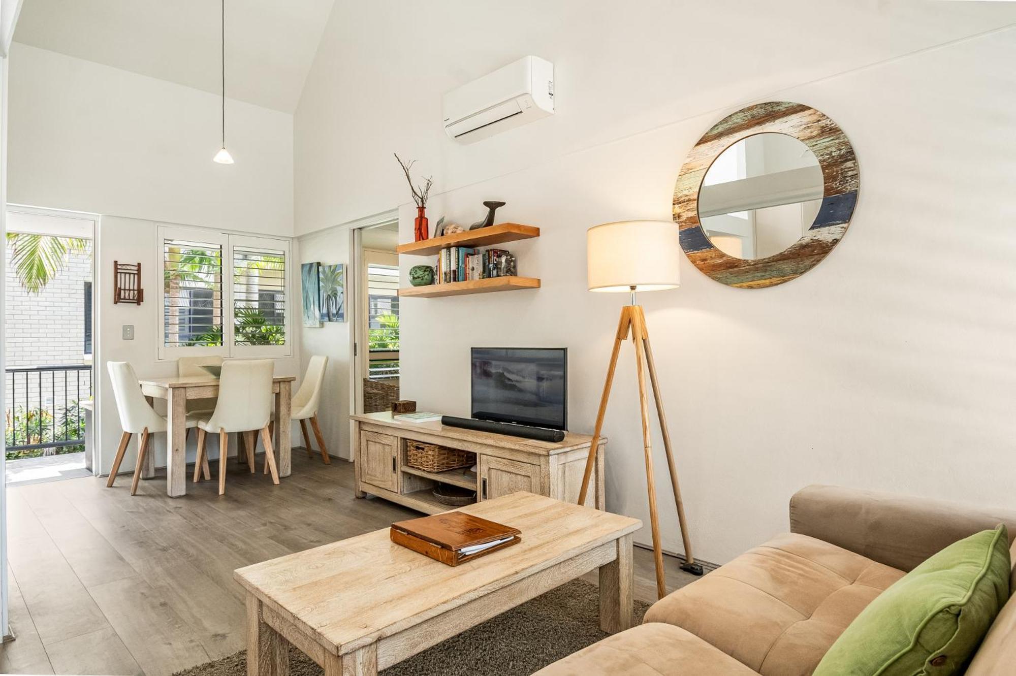 Julians Apartments Байрън Бей Екстериор снимка