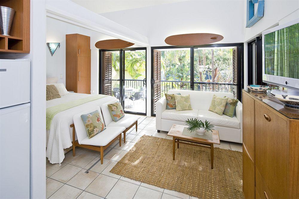 Julians Apartments Байрън Бей Екстериор снимка