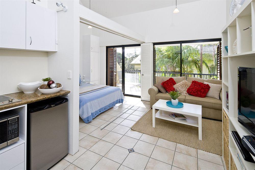 Julians Apartments Байрън Бей Екстериор снимка